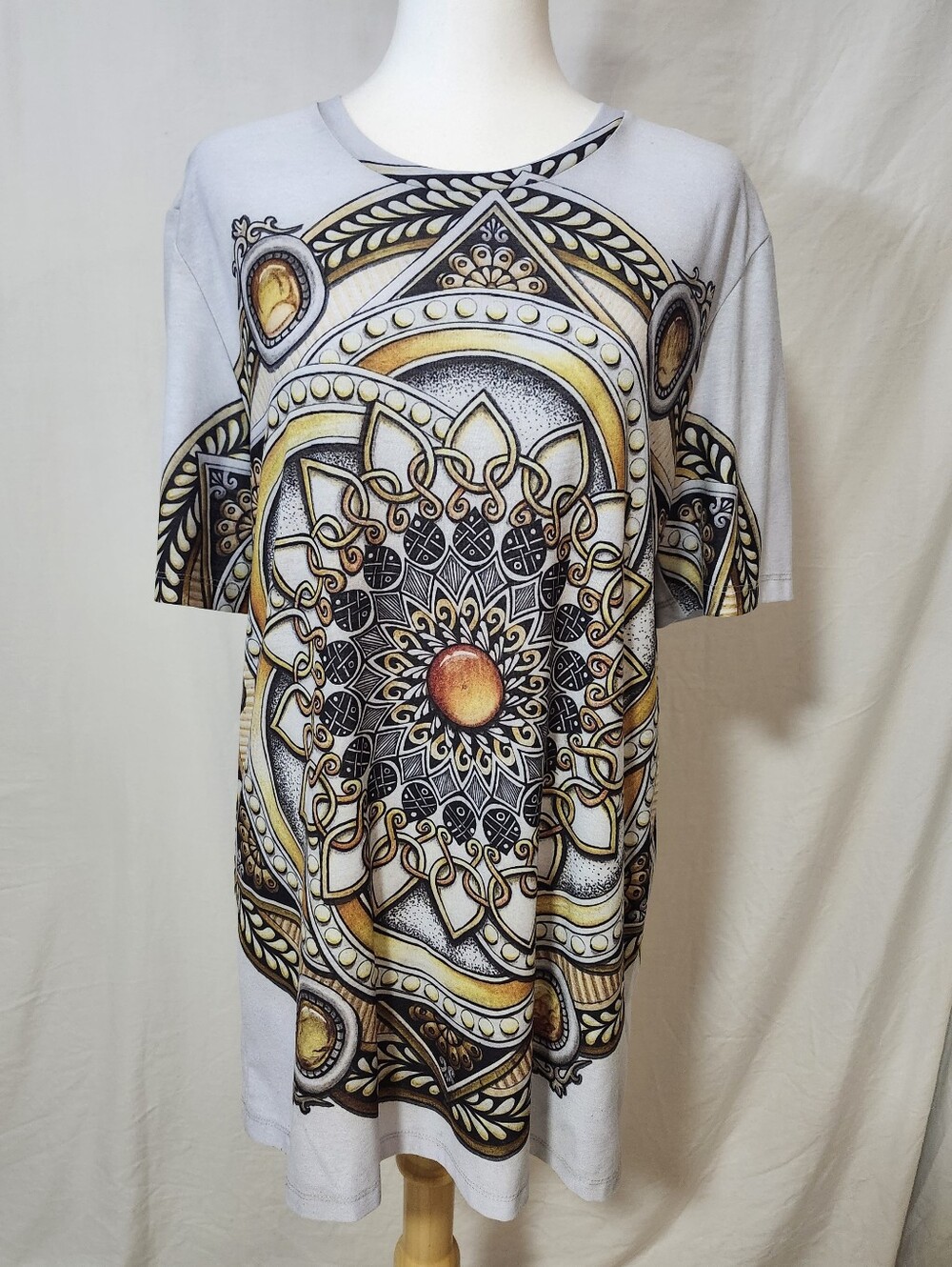 Le Galerite Wearable Art, Canafian Designed Gray and Gold Mandala Print Tee
